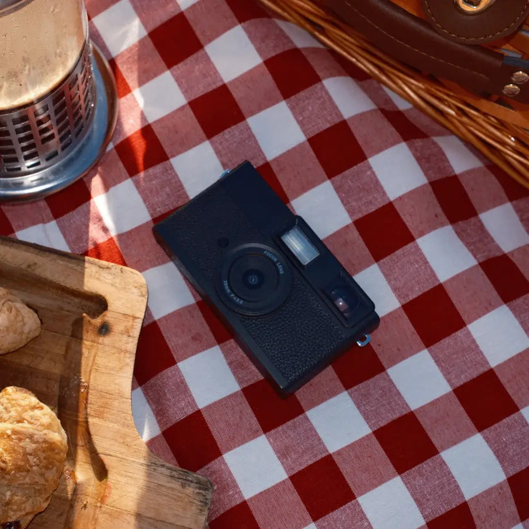 The Roameee - Screenless Film-Simulator Camera